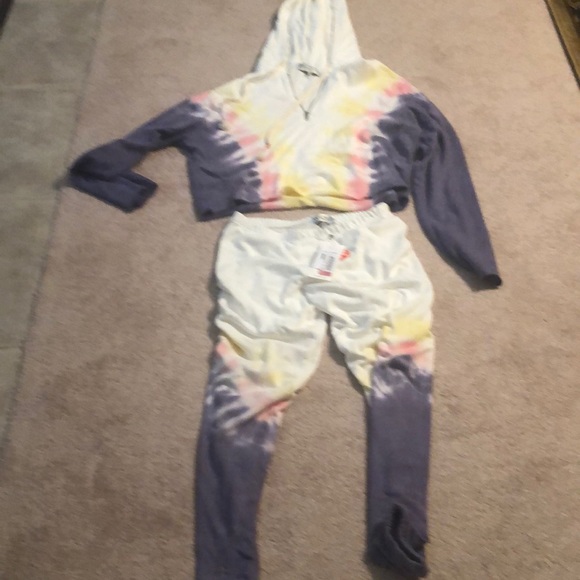 Wildfox Other - Cute tye dye sweat suit